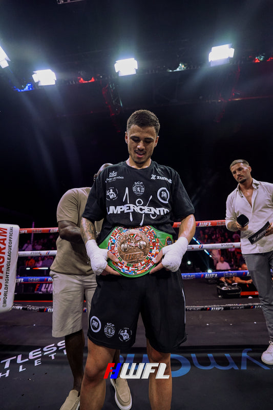 Tiago Santos conquista o título de Campeão do Mundo da WFL em K-1